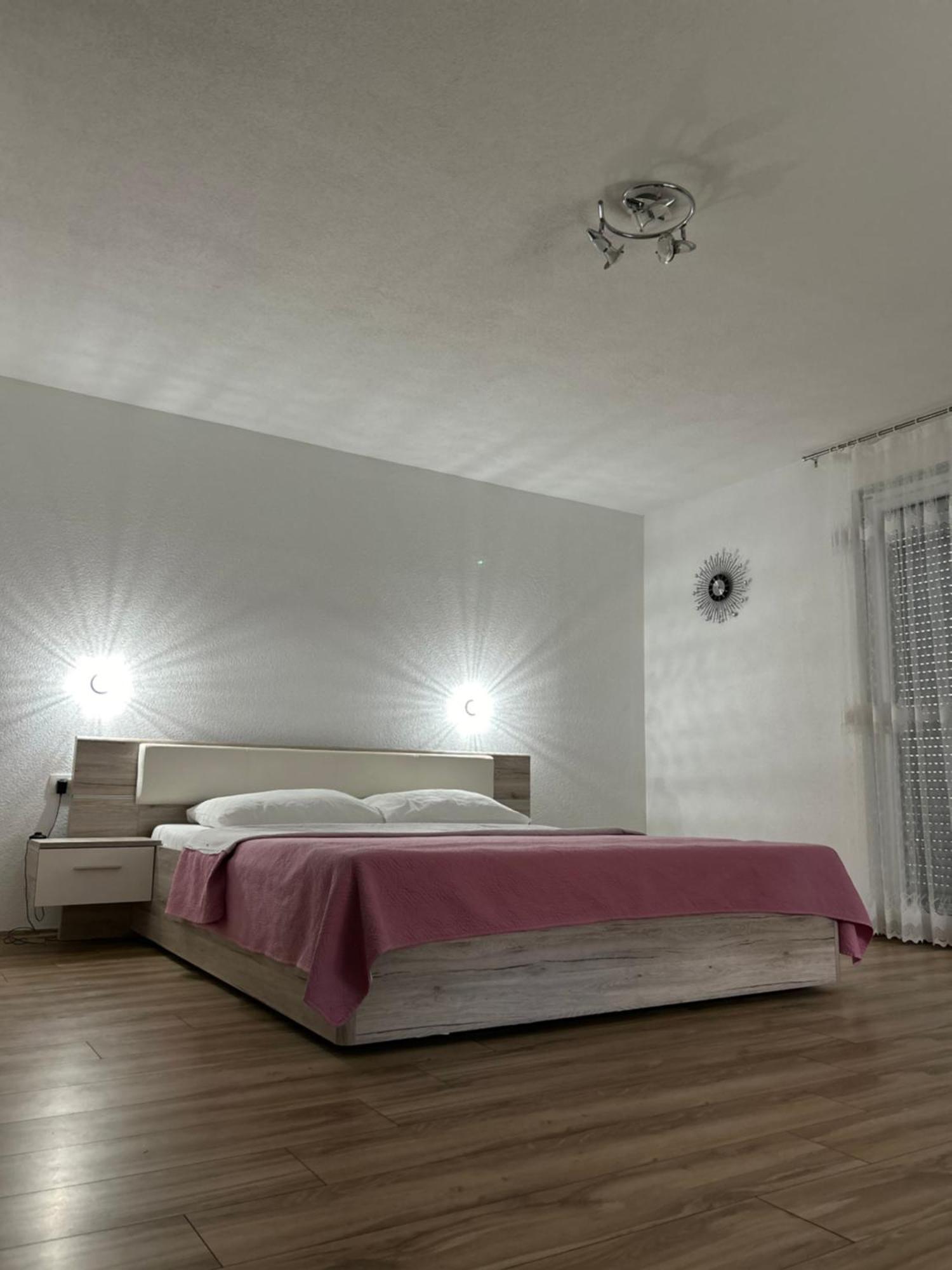Apartments And Rooms Krizmanic Smoljanac Ngoại thất bức ảnh