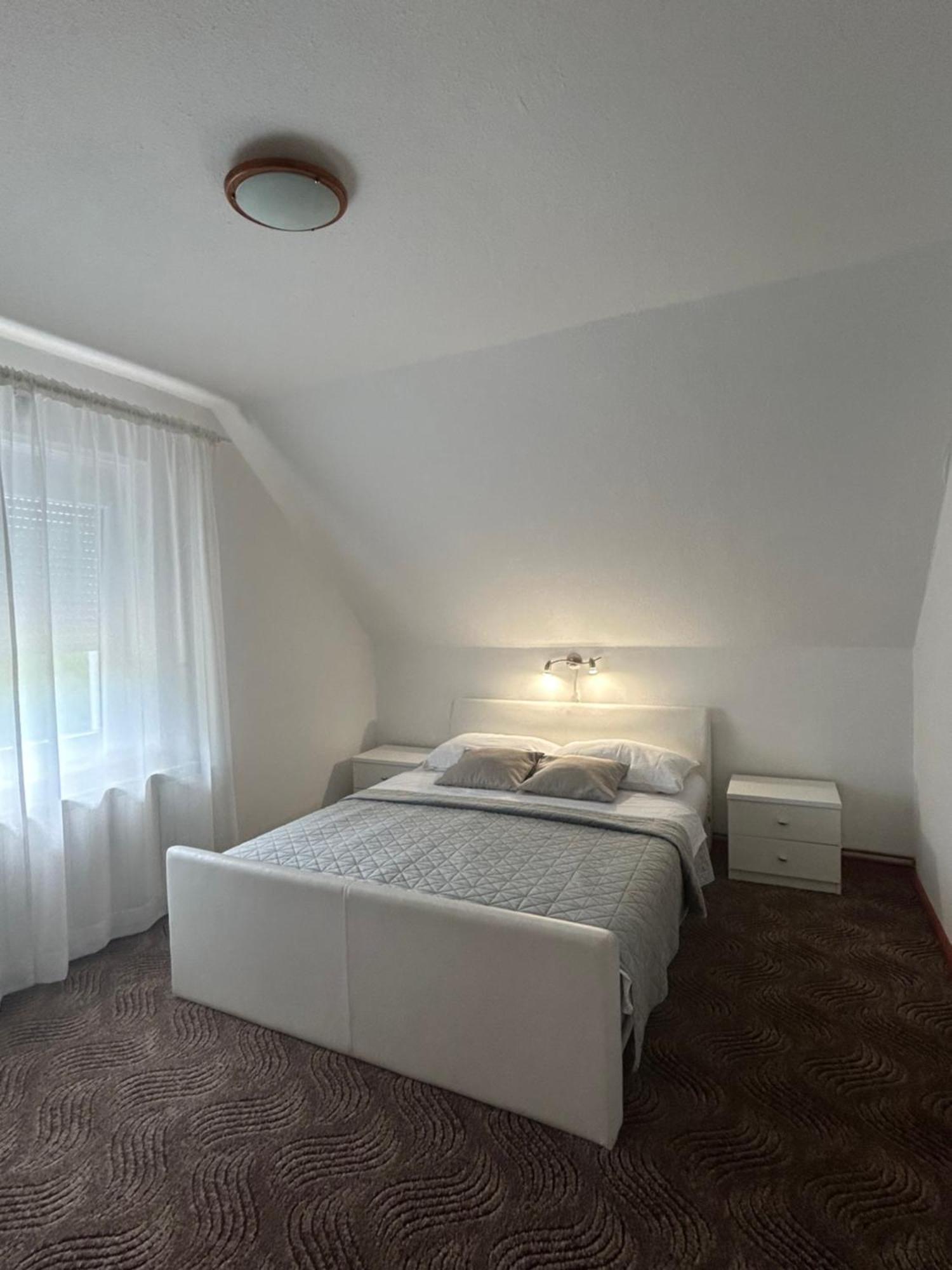 Apartments And Rooms Krizmanic Smoljanac Ngoại thất bức ảnh