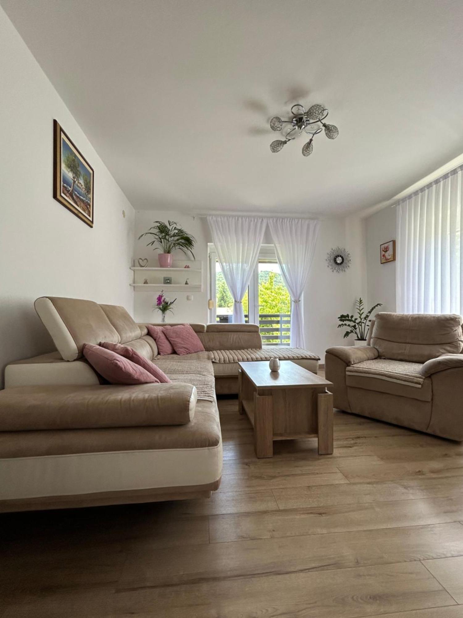 Apartments And Rooms Krizmanic Smoljanac Ngoại thất bức ảnh