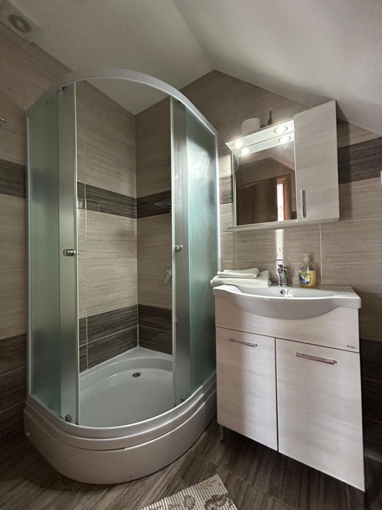 Apartments And Rooms Krizmanic Smoljanac Ngoại thất bức ảnh