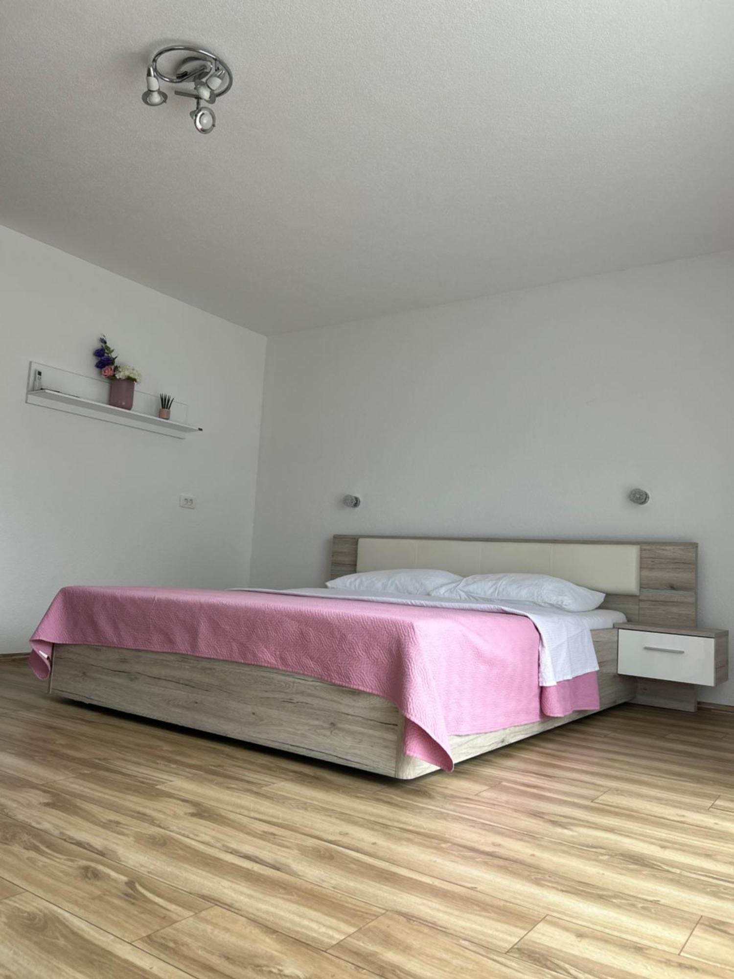 Apartments And Rooms Krizmanic Smoljanac Ngoại thất bức ảnh