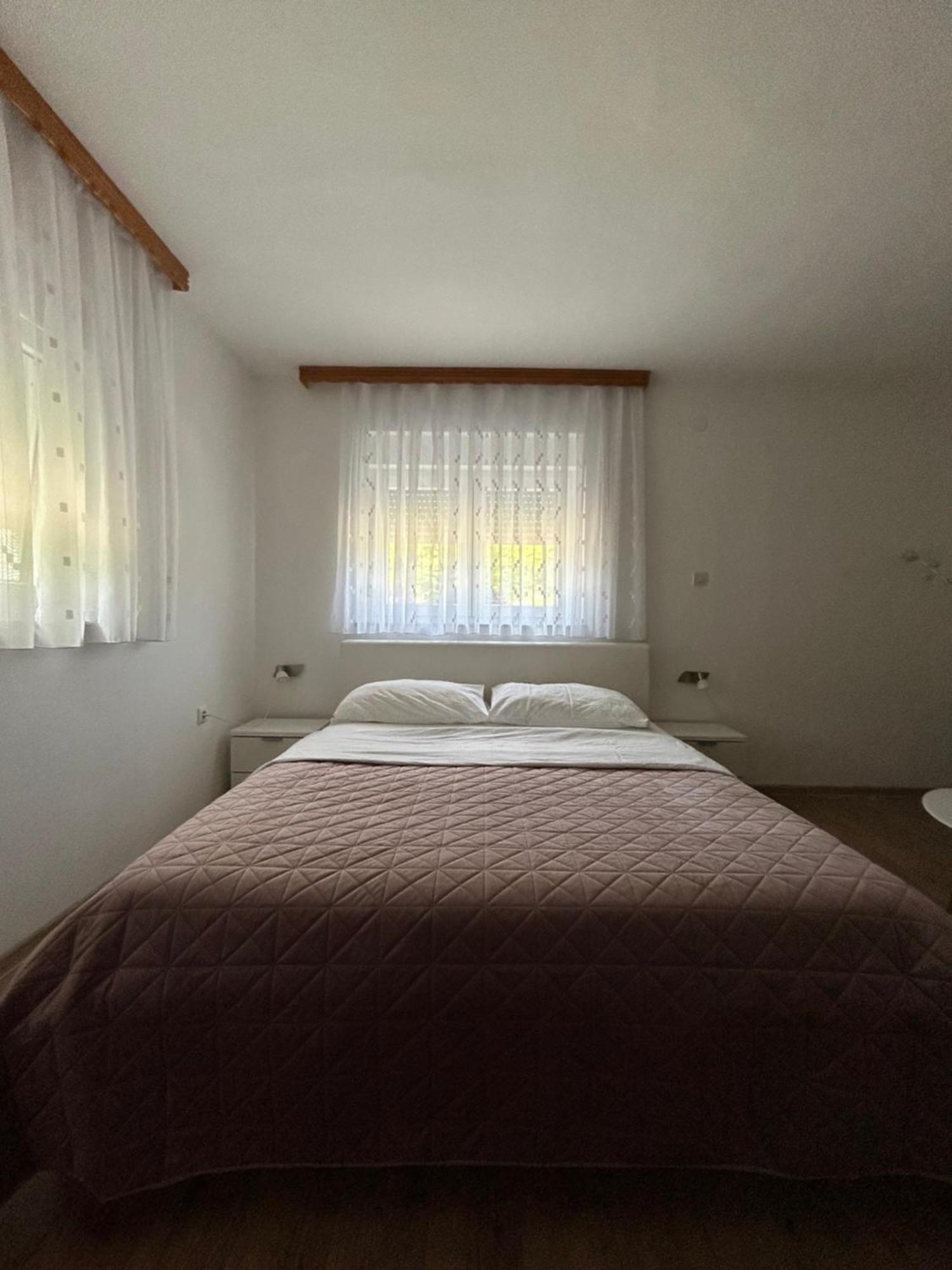 Apartments And Rooms Krizmanic Smoljanac Ngoại thất bức ảnh