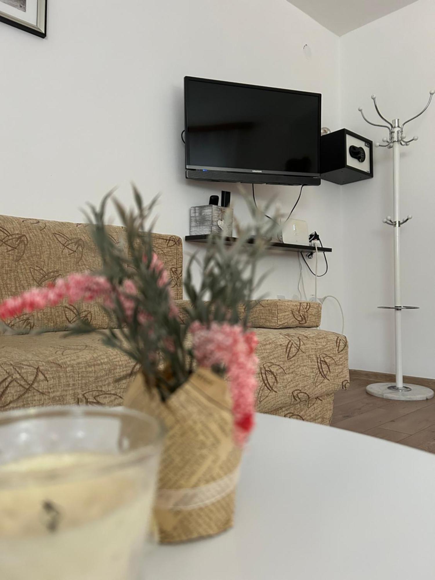 Apartments And Rooms Krizmanic Smoljanac Ngoại thất bức ảnh