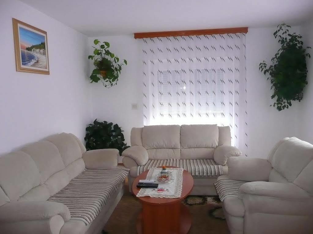 Apartments And Rooms Krizmanic Smoljanac Ngoại thất bức ảnh